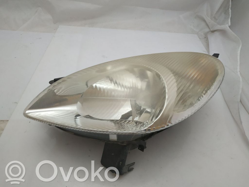 Citroen Xsara Picasso Lampa przednia 