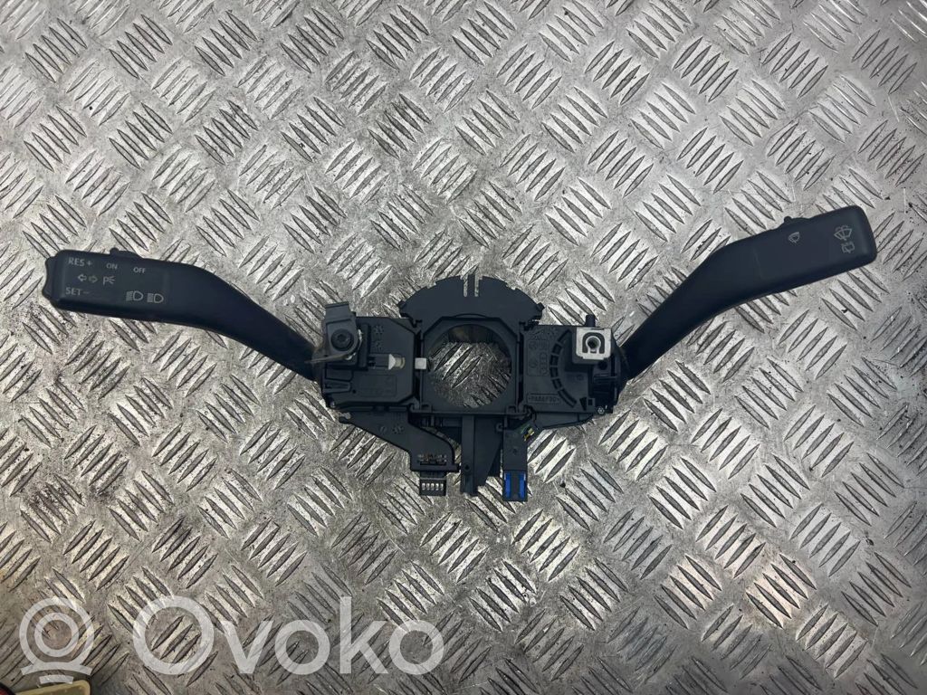 Volkswagen Golf V Manetka / Przełącznik kierunkowskazów 