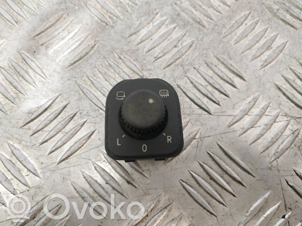 Volkswagen PASSAT B6 Wing mirror switch 
