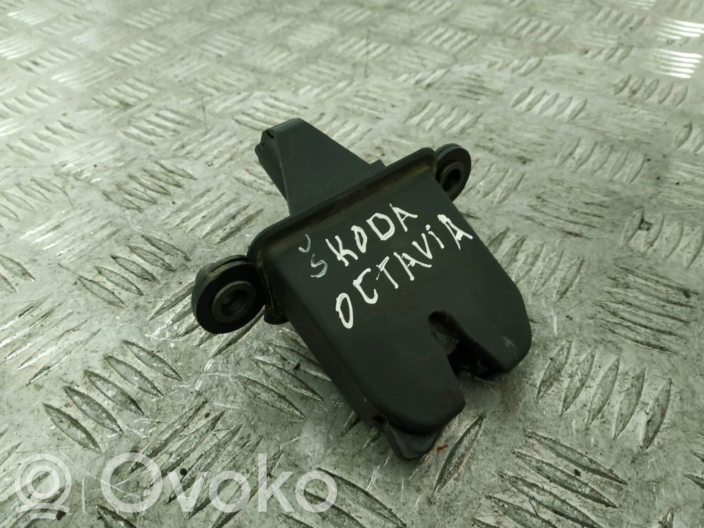 Skoda Octavia Mk2 (1Z) Spyna galinio dangčio 