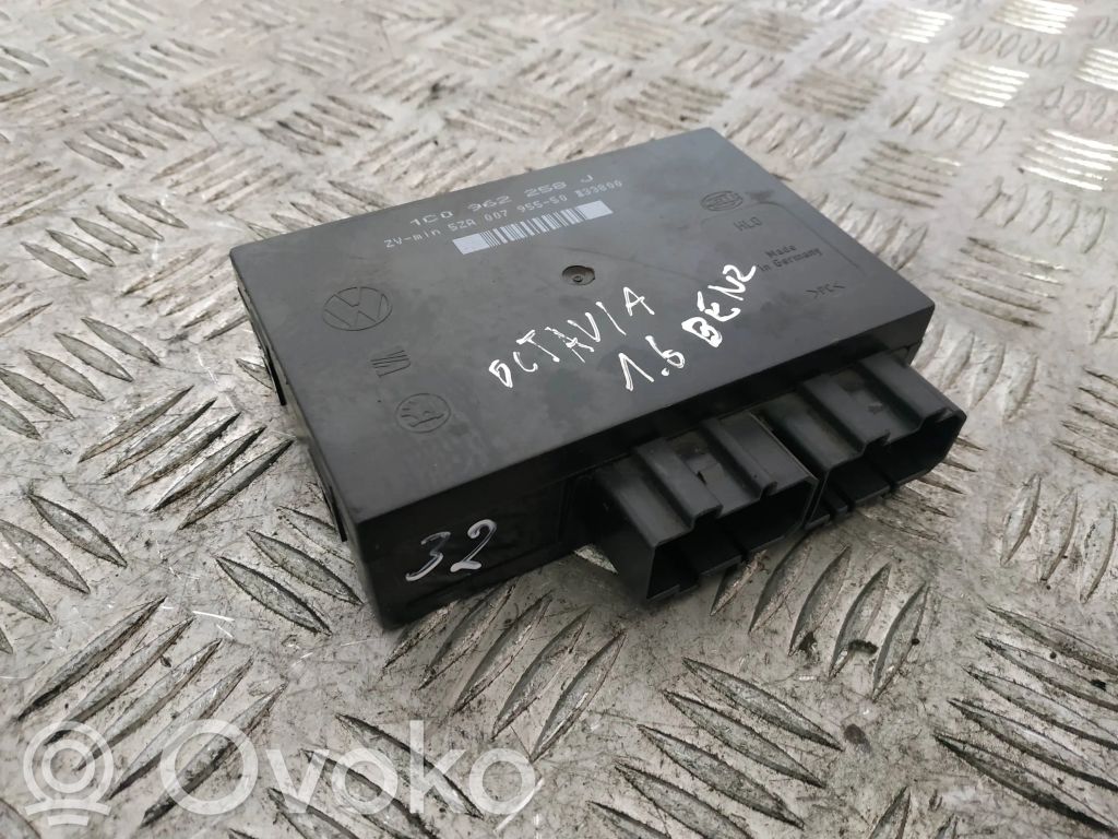 Skoda Octavia Mk1 (1U) Central body control module 