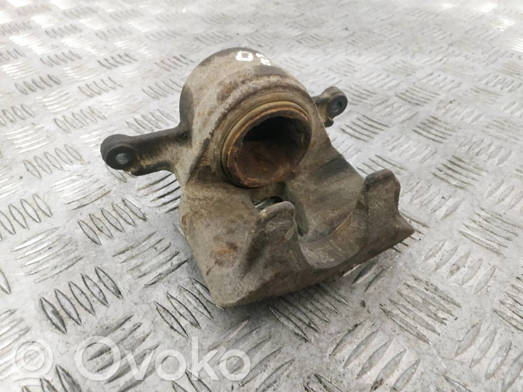 Toyota Avensis Verso Zacisk hamulcowy przedni 