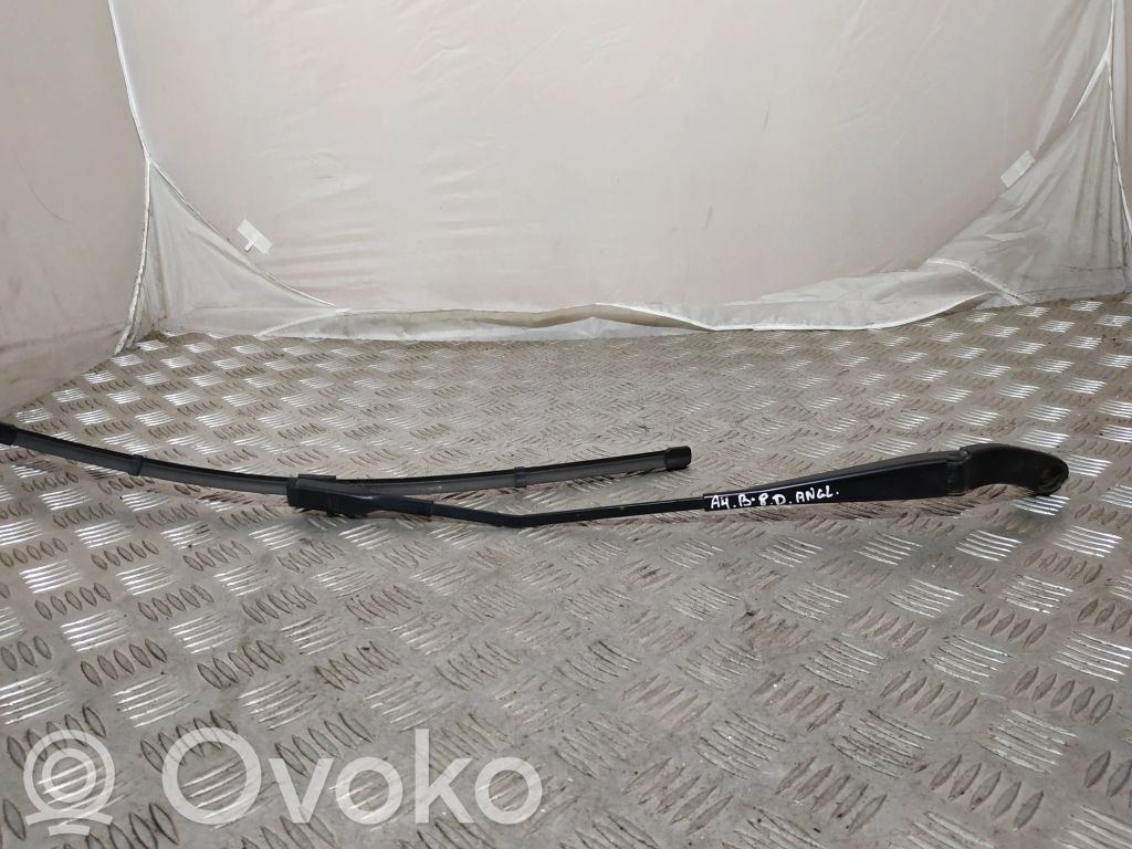 Audi A4 S4 B8 8K Wycieraczka szyby przedniej / czołowej 