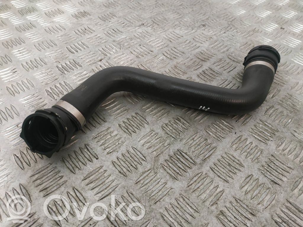 BMW 5 F10 F11 Moottorin vesijäähdytyksen putki/letku 