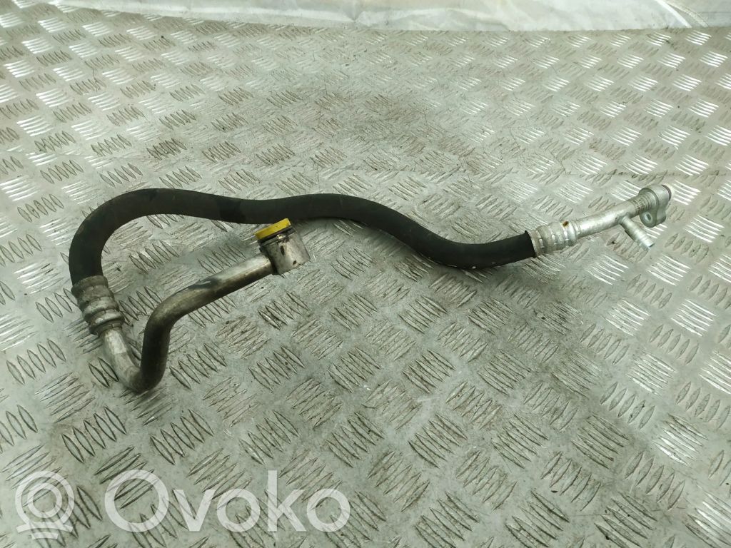 BMW 3 F30 F35 F31 Ilmastointilaitteen putki (A/C) 