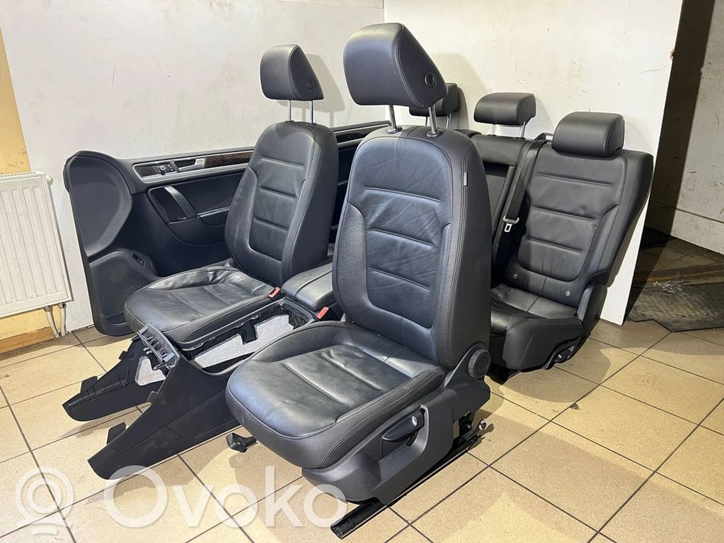 Volkswagen Touareg II Tapicerka / Komplet 