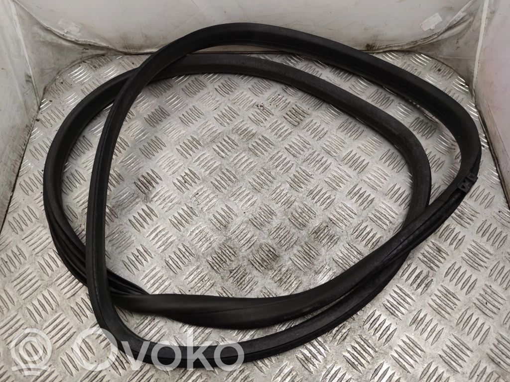 Volvo XC60 Gumowa uszczelka drzwi tylnych 