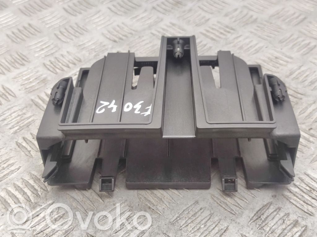 BMW 3 F30 F35 F31 Otros repuestos del compartimento del motor 