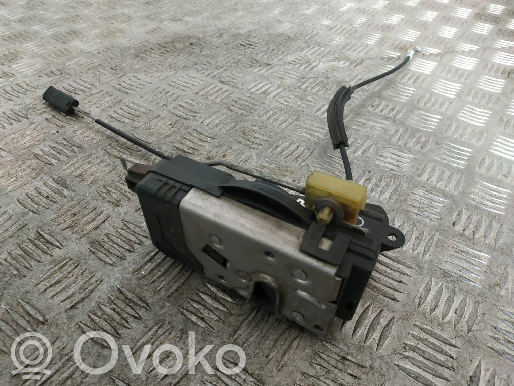 Opel Vectra C Priekšpusē slēdzene 