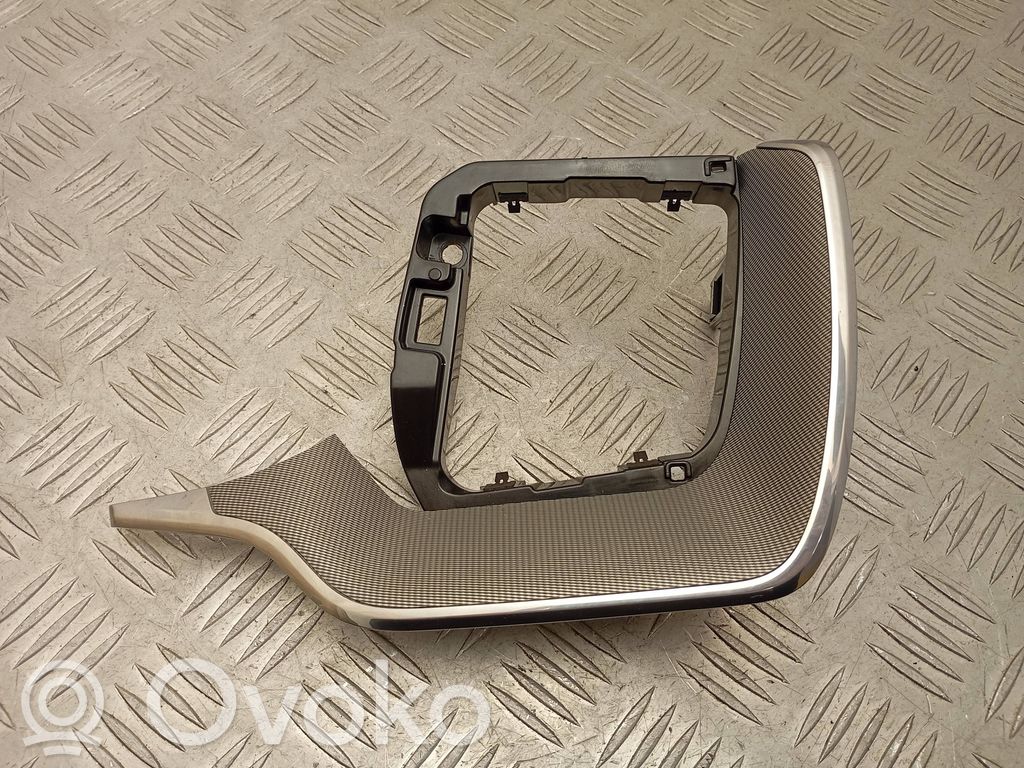 Volvo XC60 Paneelin lista 