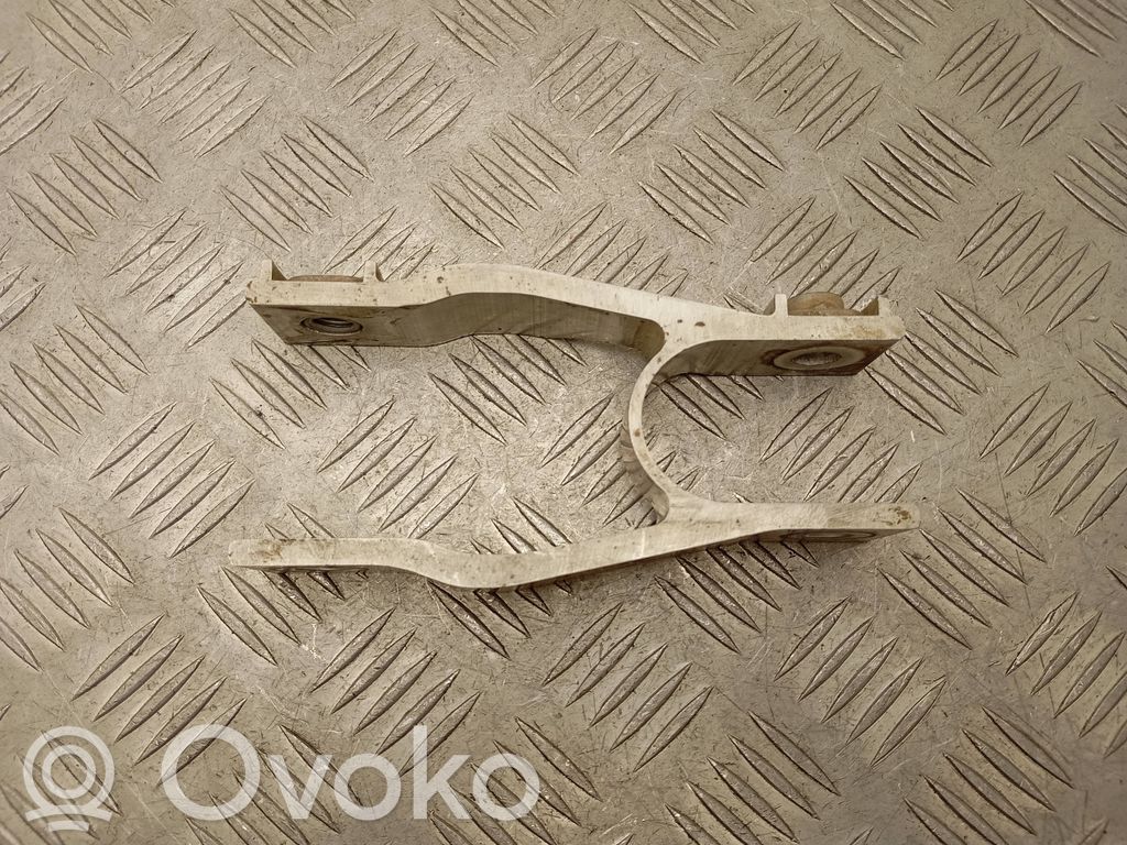 Volvo XC60 Engine mounting bracket 