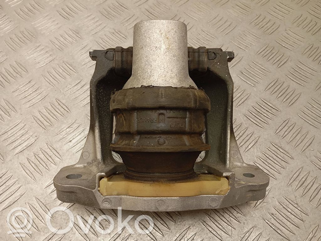 Volvo XC60 Engine mount bracket 