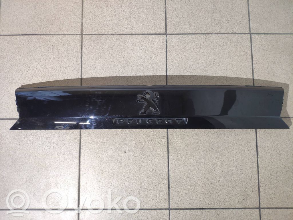 Peugeot 5008 II Mască capotă portbagaj 