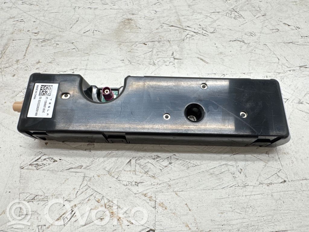 Tesla Model S Bluetooth antena 