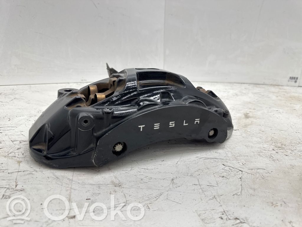 Tesla Model S Etujarrusatula 