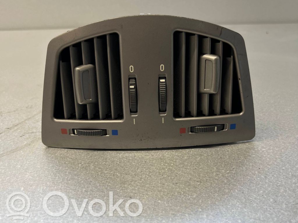 BMW 7 E65 E66 Oro grotelės gale 