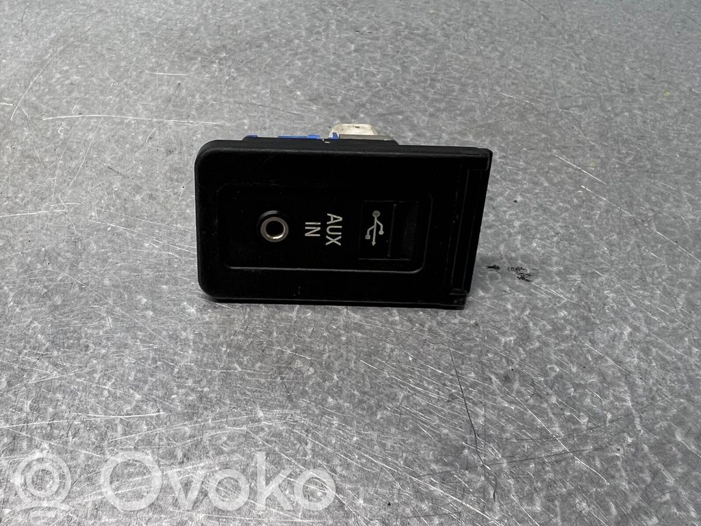 BMW 5 E60 E61 USB socket connector 