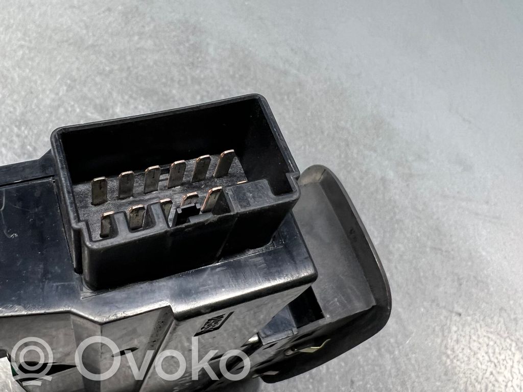 Volvo XC70 Electric window control switch 