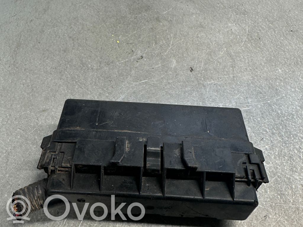 Audi A6 S6 C6 4F Saugiklių dėžė (komplektas) 