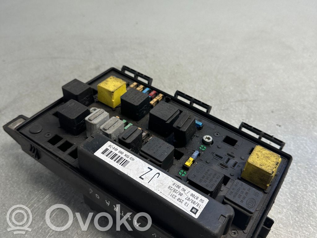 Opel Astra H Sulakemoduuli 