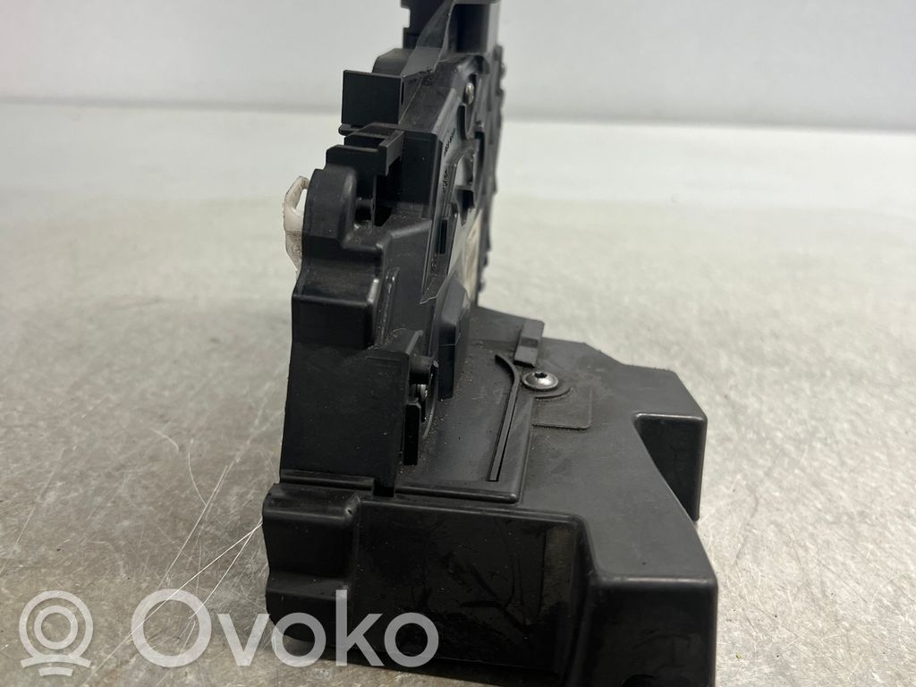 Volvo S70  V70  V70 XC Priekšpusē slēdzene 