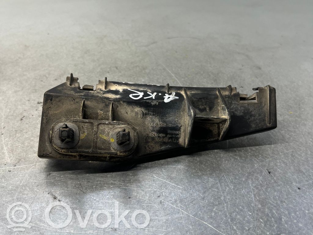Toyota Corolla Verso AR10 Uchwyt / Mocowanie zderzaka tylnego 