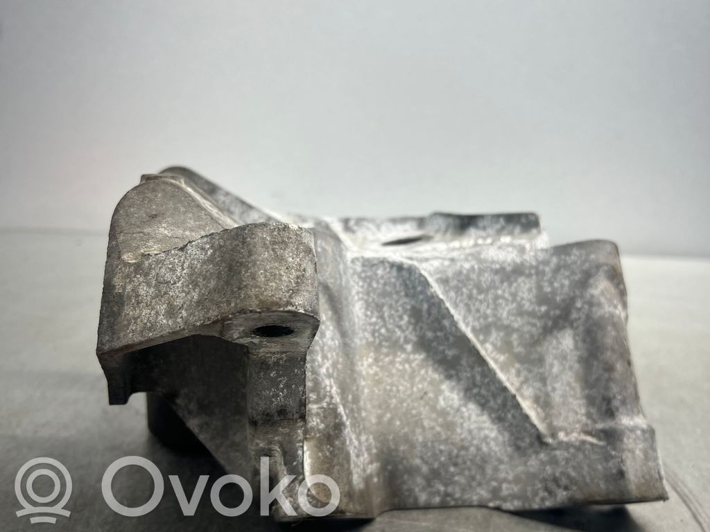 Engine mounting bracket   6G926P096,6G926P096