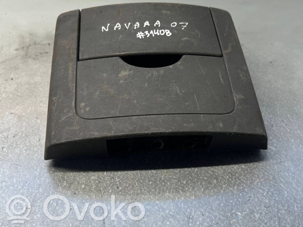 Nissan Navara D40 Glāžu turētājs 
