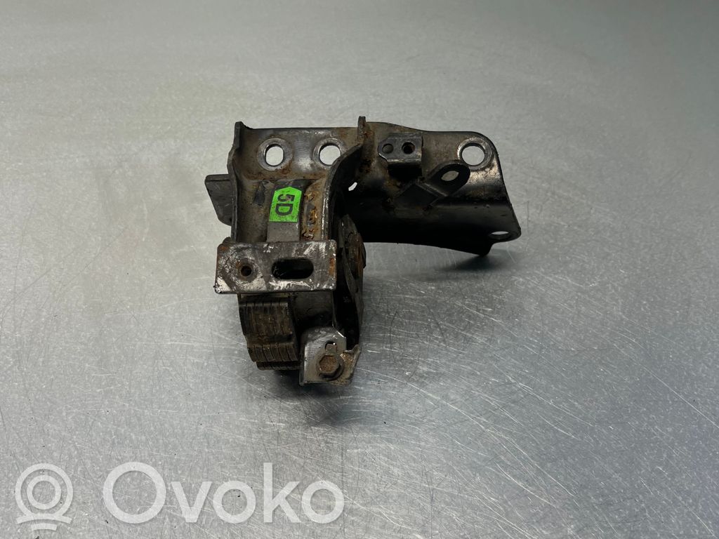Toyota Avensis T250 Engine mount bracket 