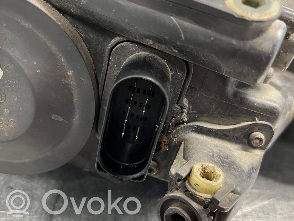 Volkswagen Touareg I Lampa przednia 
