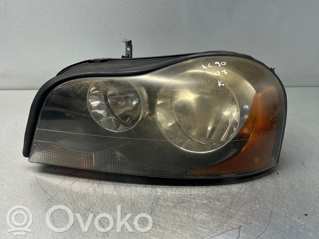 Volvo XC90 Lampa przednia 