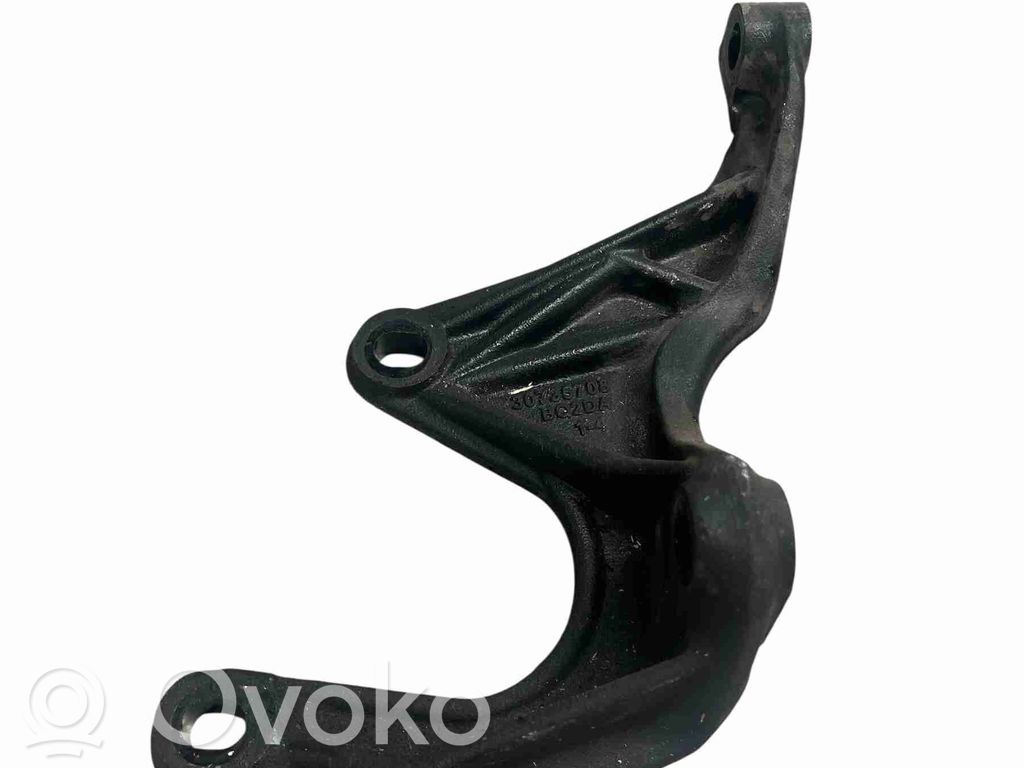 Volvo XC90 Front differential bracket 