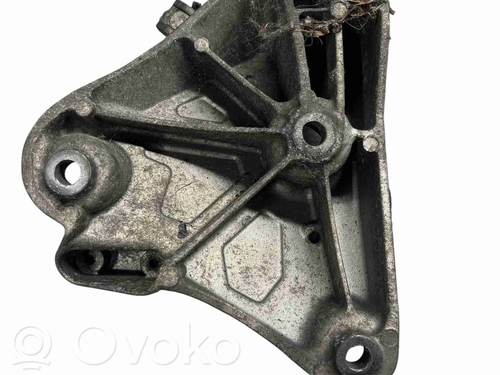 BMW X5 E70 Engine mounting bracket 