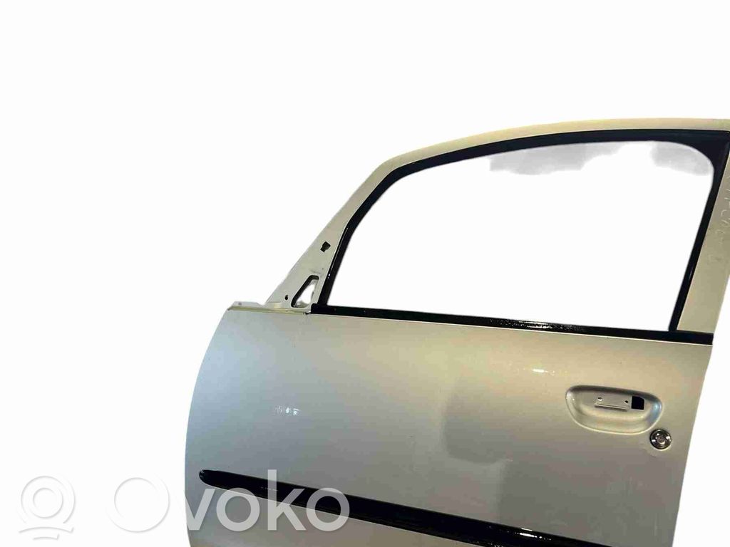 Mitsubishi Colt Puerta delantera 
