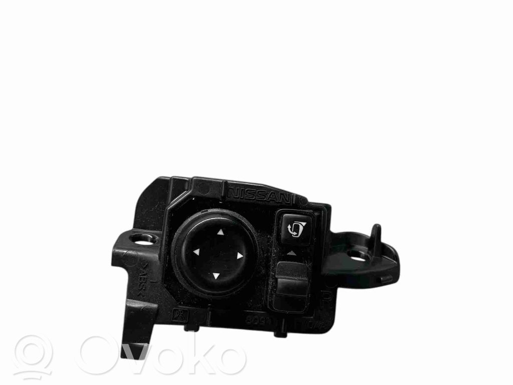 Nissan Qashqai Przycisk regulacji lusterek bocznych 