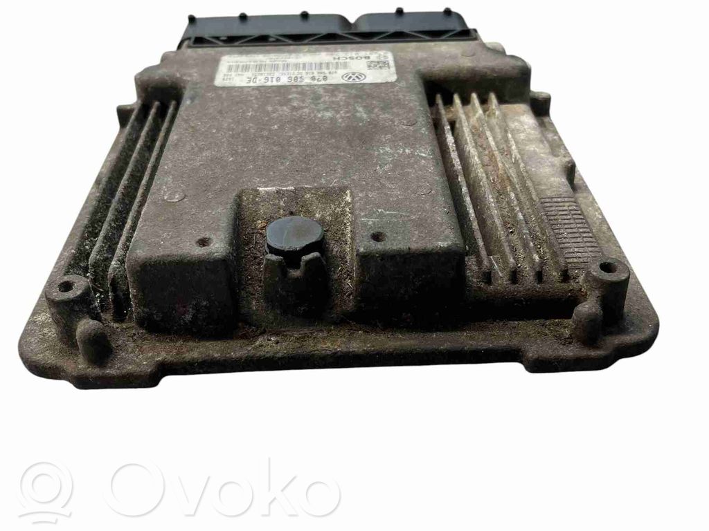Volkswagen Touareg I Engine control unit/module 