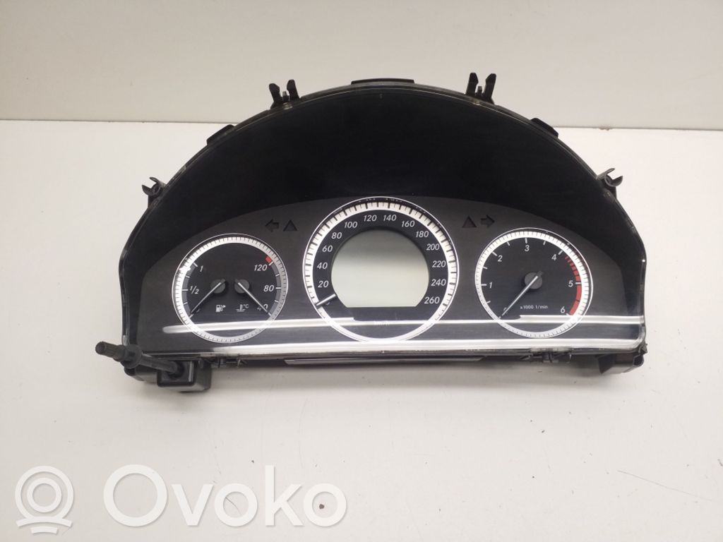 Mercedes-Benz C W204 Licznik / Prędkościomierz 