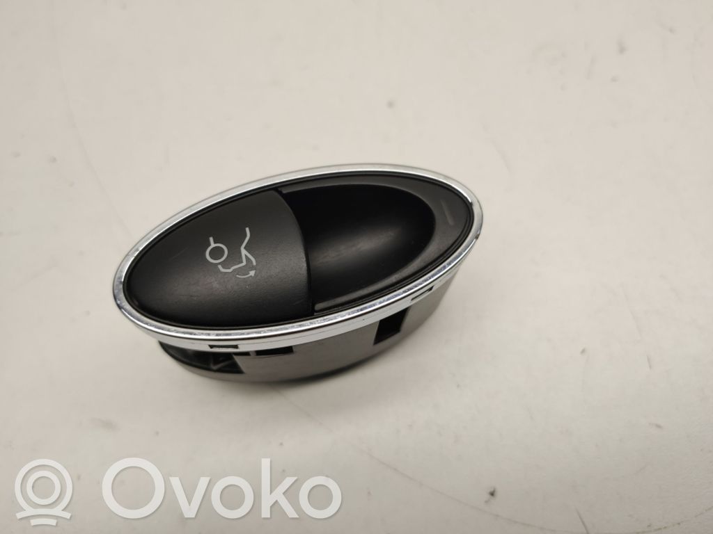 Mercedes-Benz E W211 Tailgate opening switch 