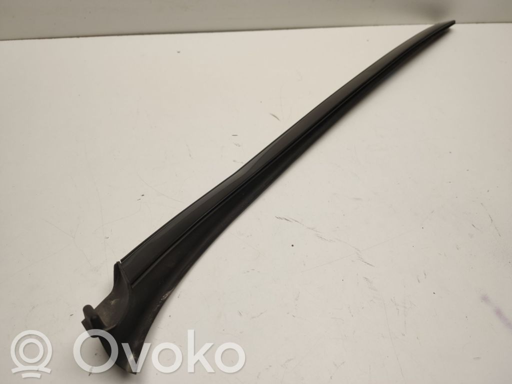Mercedes-Benz E C207 W207 Listwa szyby czołowej / przedniej 