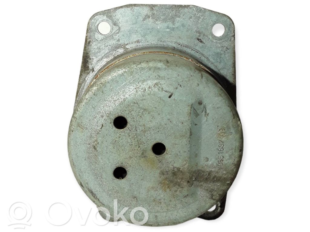 Opel Insignia A Engine mount bracket 