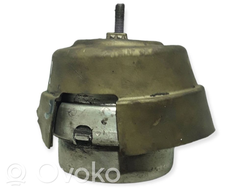 Audi A4 S4 B7 8E 8H Engine mount bracket 