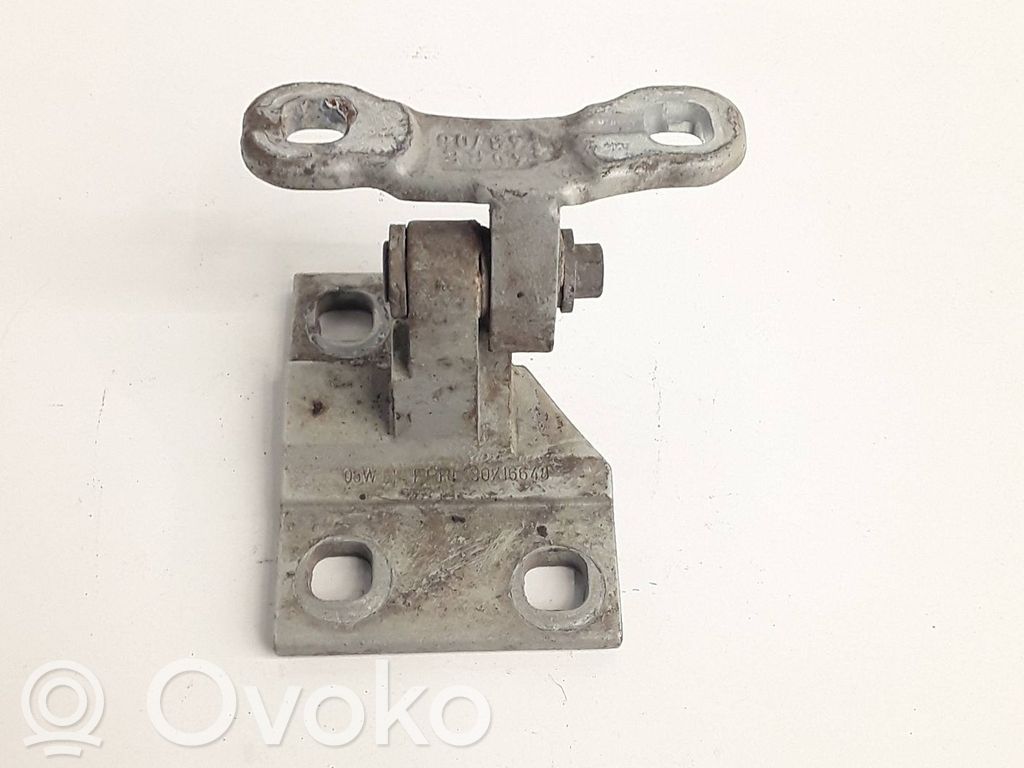 Volvo C30 Front door lower hinge 