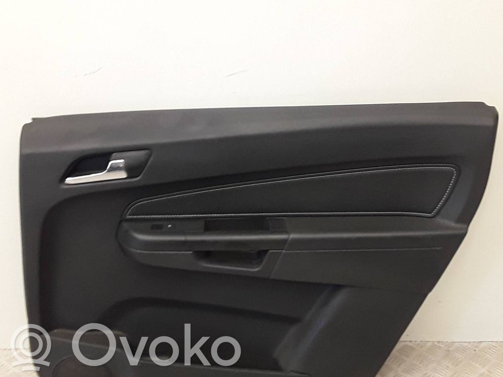 Opel Zafira B Boczki / Poszycie drzwi tylnych 