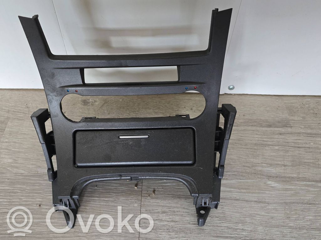 Dashboard trim   8200377945,8200404750,8200404749