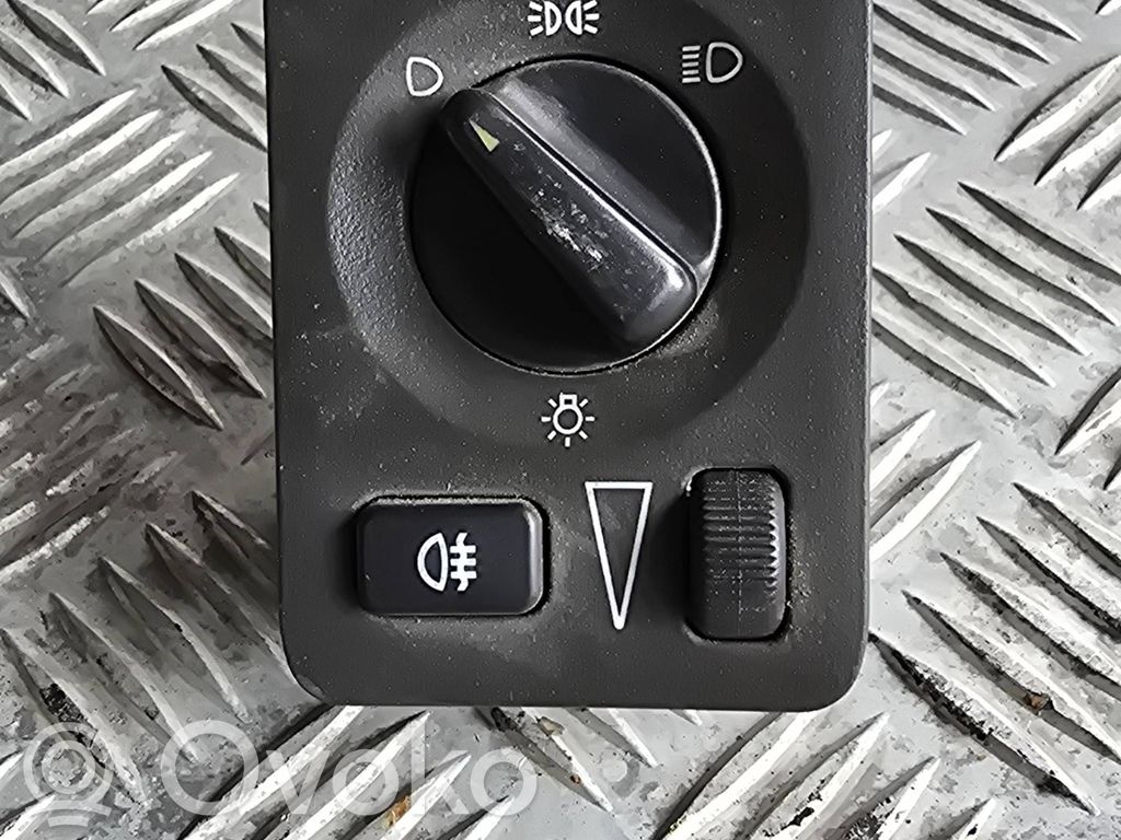 Light switch   758173,4616124
