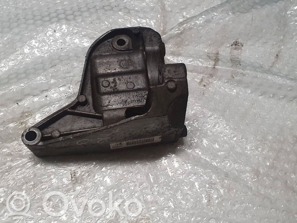 BMW 3 E90 E91 Power steering pump mounting bracket 