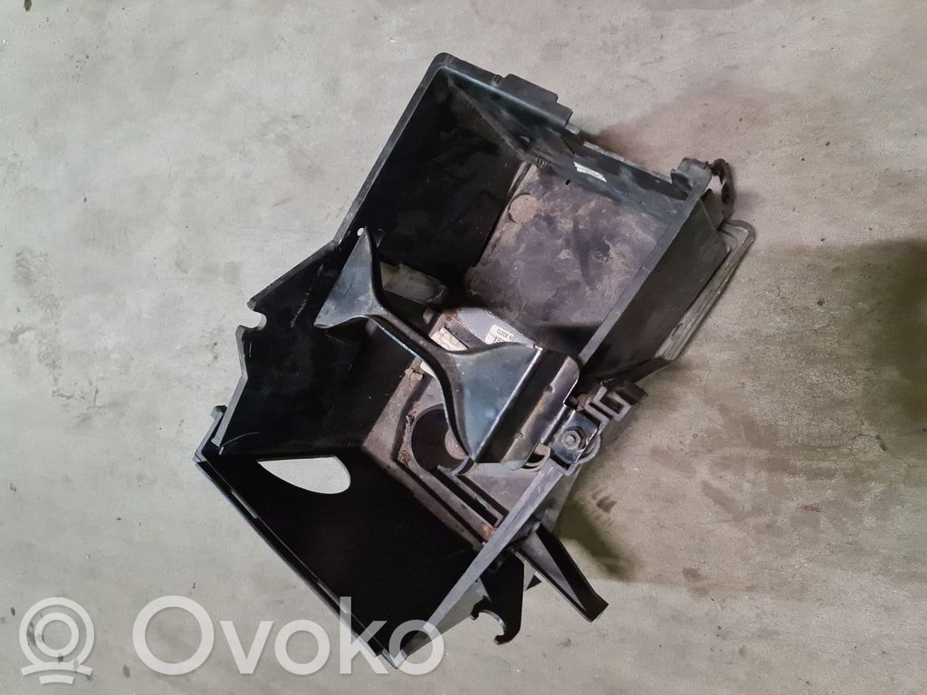 Volvo C30 Akun kiinnike 