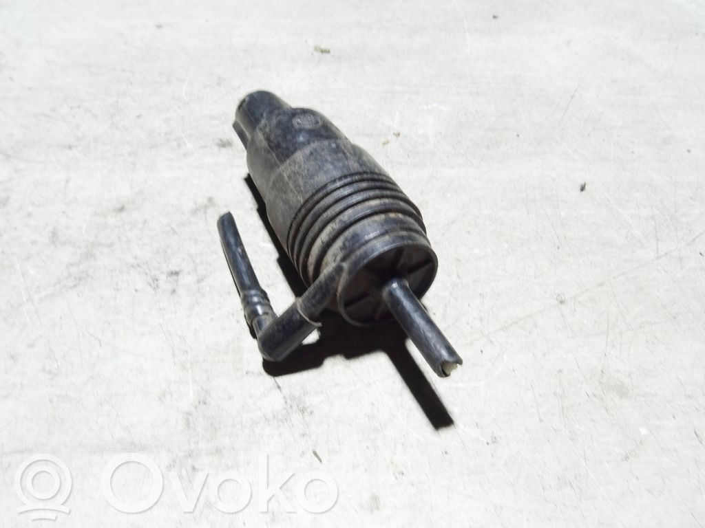 BMW 5 E39 Windscreen/windshield washer pump 