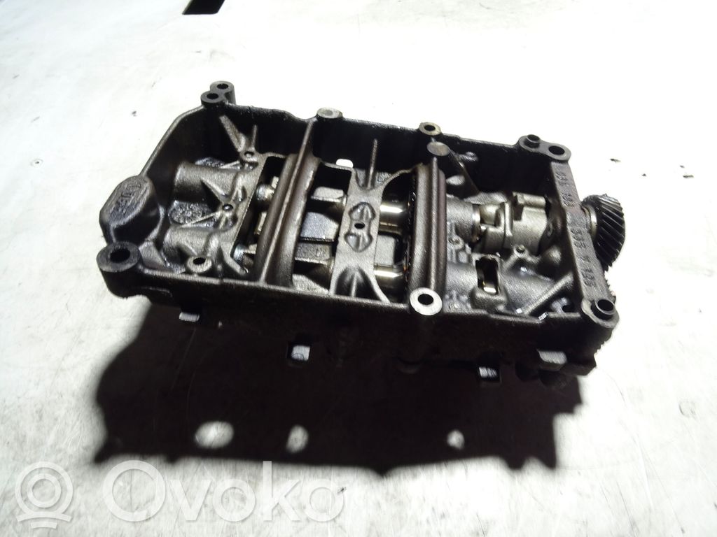 Audi A4 S4 B8 8K Oil pump 