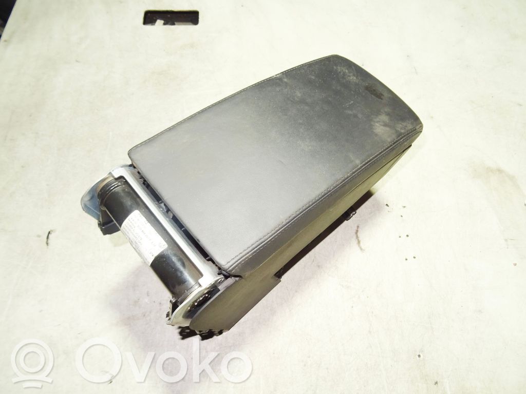 Volkswagen PASSAT CC Armrest 